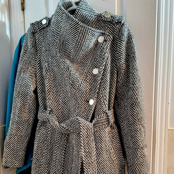 Guess Coat - Picture 1 of 11
